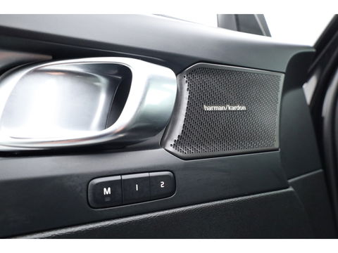 Volvo XC40 2.0 B3 Black Edition | Adapt. Cruise | Dodehoek | 360cam | CarPlay | Harman Kardon