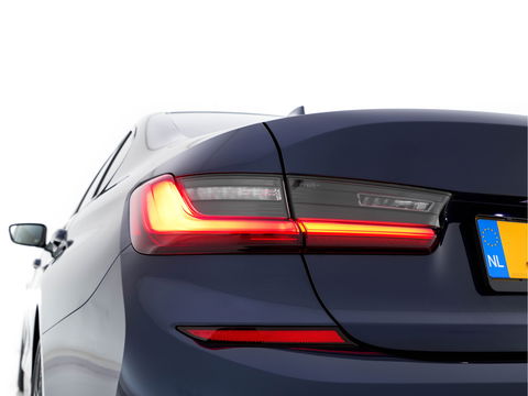 BMW 3-serie 330e eDrive M-Sportpack Edition Plug-In (INCL-BTW) *LUXURY-LEATHER | FULL-LED | HEATED-SPORTSEATS | DIGI-COCKPIT | HIFI-SOUND | NAVI-FULLMAP | AMBIENT-LIGHT | PRIVACY-GLASS | SHIFT-PADDLES | KEYLESS | DAB | ECC | PDC | CARPLAY | ..