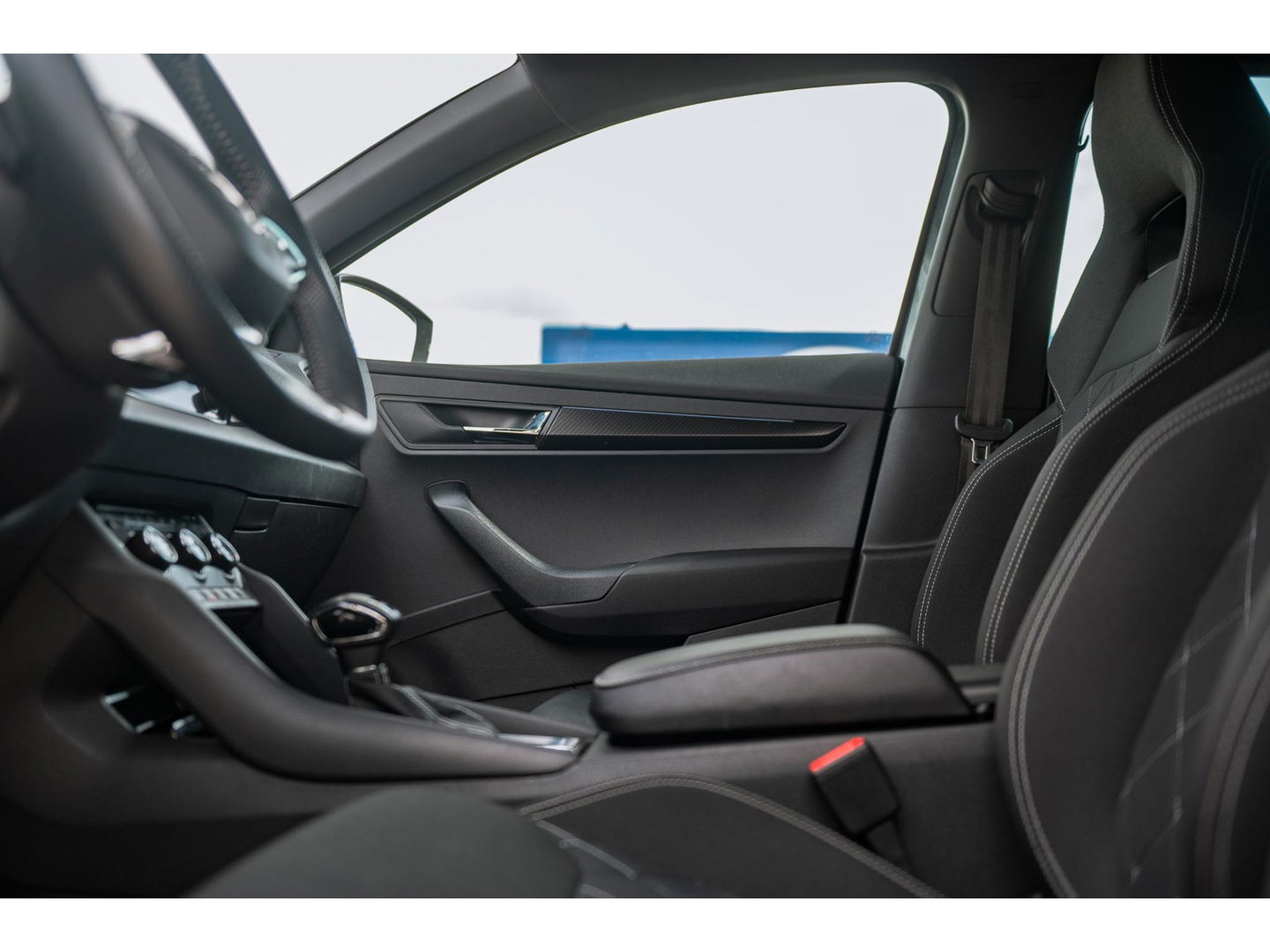 Škoda Karoq 1.5 TSI 150PK DSG Sportline | TREKHAAK  | DIGI DASH | NAVI | ELEKTRISCH BEDIENBARE ACHTERKLEP | ADAPTIVE CRUISE CONTROL