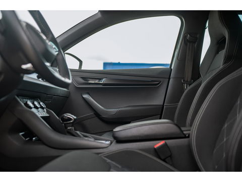 Škoda Karoq 1.5 TSI 150PK DSG Sportline | TREKHAAK  | DIGI DASH | NAVI | ELEKTRISCH BEDIENBARE ACHTERKLEP | ADAPTIVE CRUISE CONTROL