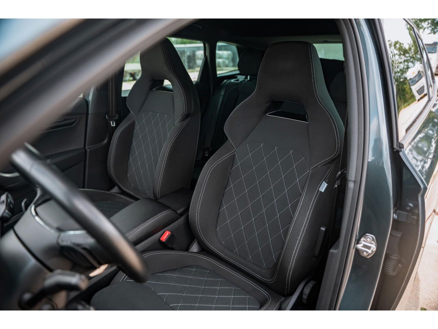 Škoda Karoq 1.5 TSI 150PK DSG Sportline | TREKHAAK  | DIGI DASH | NAVI | ELEKTRISCH BEDIENBARE ACHTERKLEP | ADAPTIVE CRUISE CONTROL