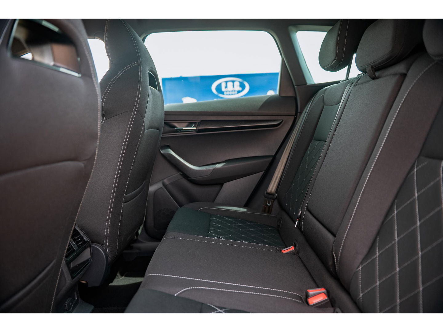 Škoda Karoq 1.5 TSI 150PK DSG Sportline | TREKHAAK  | DIGI DASH | NAVI | ELEKTRISCH BEDIENBARE ACHTERKLEP | ADAPTIVE CRUISE CONTROL