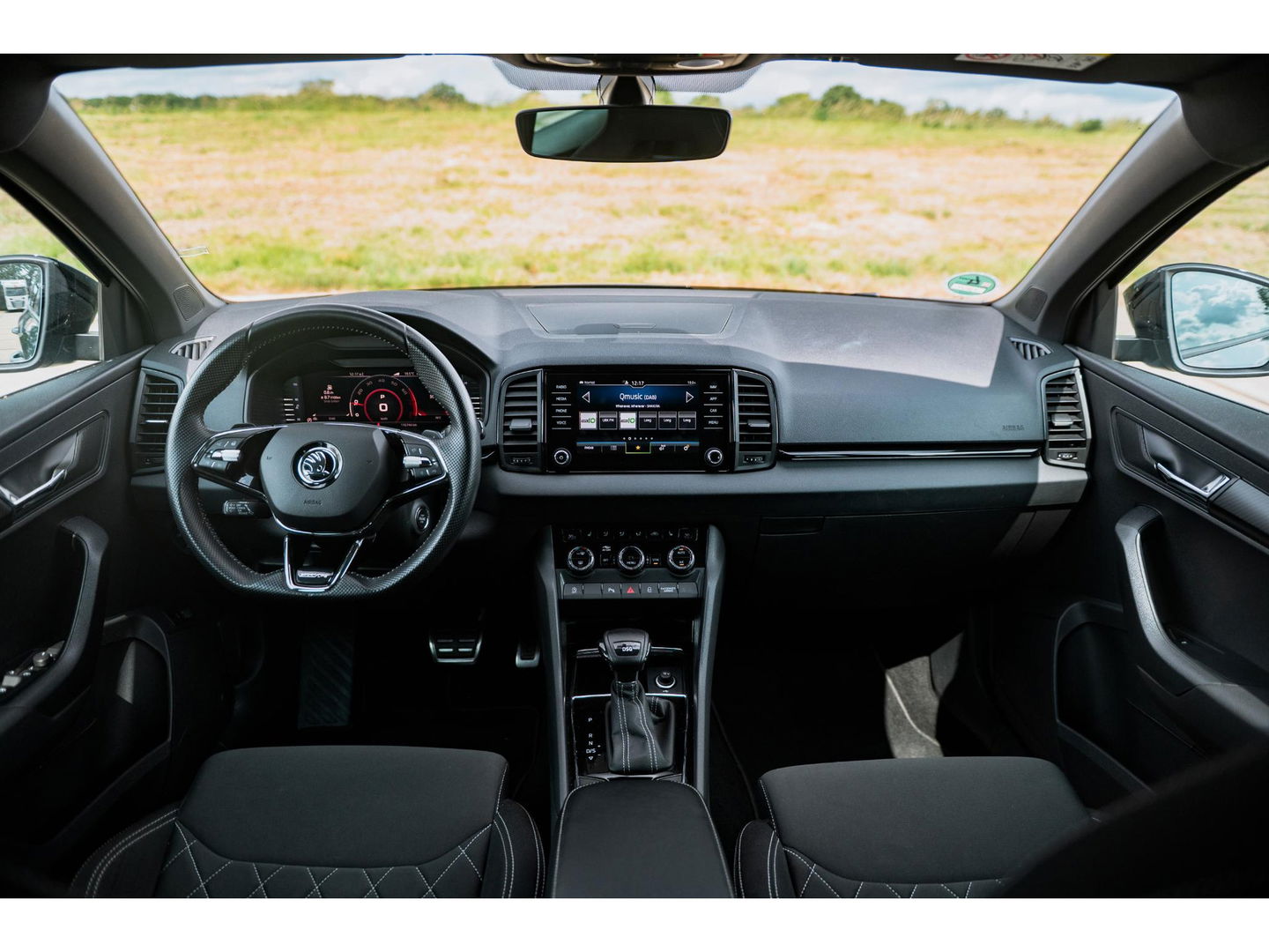 Škoda Karoq 1.5 TSI 150PK DSG Sportline | TREKHAAK  | DIGI DASH | NAVI | ELEKTRISCH BEDIENBARE ACHTERKLEP | ADAPTIVE CRUISE CONTROL