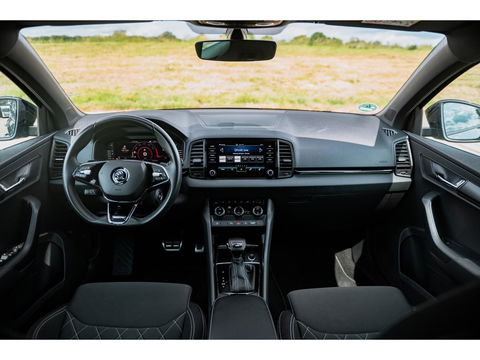 Škoda Karoq 1.5 TSI 150PK DSG Sportline | TREKHAAK  | DIGI DASH | NAVI | ELEKTRISCH BEDIENBARE ACHTERKLEP | ADAPTIVE CRUISE CONTROL