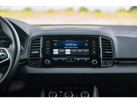 Škoda Karoq 1.5 TSI 150PK DSG Sportline | TREKHAAK  | DIGI DASH | NAVI | ELEKTRISCH BEDIENBARE ACHTERKLEP | ADAPTIVE CRUISE CONTROL