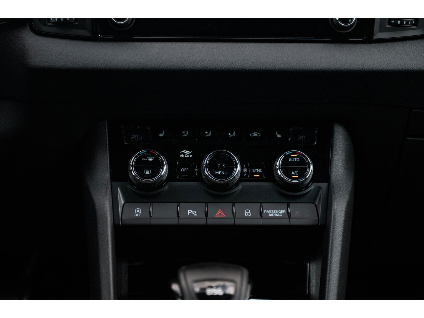 Škoda Karoq 1.5 TSI 150PK DSG Sportline | TREKHAAK  | DIGI DASH | NAVI | ELEKTRISCH BEDIENBARE ACHTERKLEP | ADAPTIVE CRUISE CONTROL