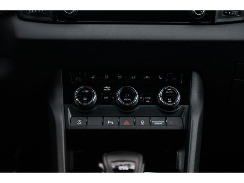 Škoda Karoq 1.5 TSI 150PK DSG Sportline | TREKHAAK  | DIGI DASH | NAVI | ELEKTRISCH BEDIENBARE ACHTERKLEP | ADAPTIVE CRUISE CONTROL