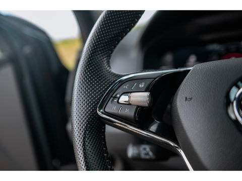 Škoda Karoq 1.5 TSI 150PK DSG Sportline | TREKHAAK  | DIGI DASH | NAVI | ELEKTRISCH BEDIENBARE ACHTERKLEP | ADAPTIVE CRUISE CONTROL