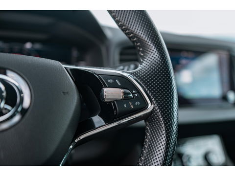 Škoda Karoq 1.5 TSI 150PK DSG Sportline | TREKHAAK  | DIGI DASH | NAVI | ELEKTRISCH BEDIENBARE ACHTERKLEP | ADAPTIVE CRUISE CONTROL