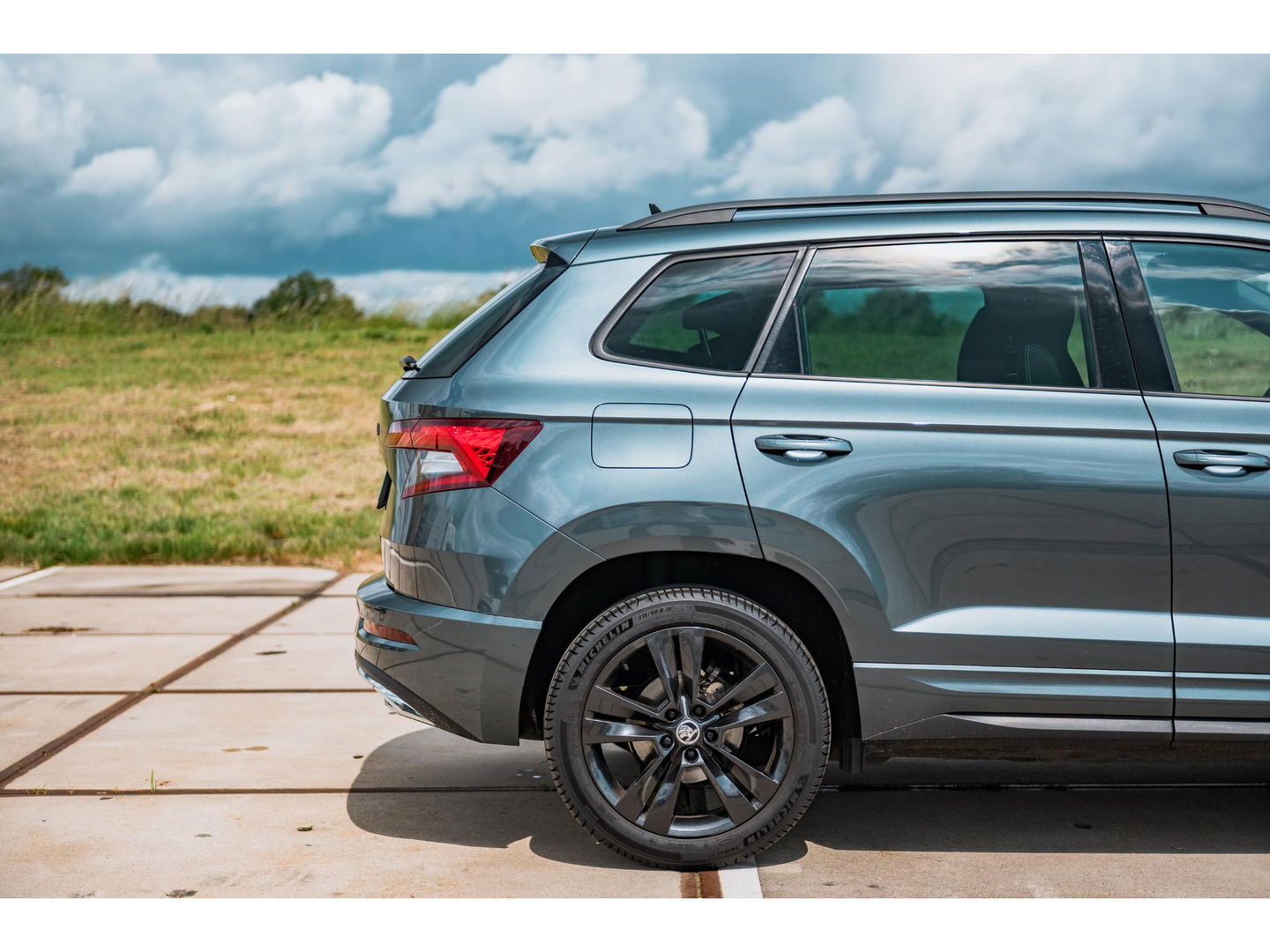 Škoda Karoq 1.5 TSI 150PK DSG Sportline | TREKHAAK  | DIGI DASH | NAVI | ELEKTRISCH BEDIENBARE ACHTERKLEP | ADAPTIVE CRUISE CONTROL