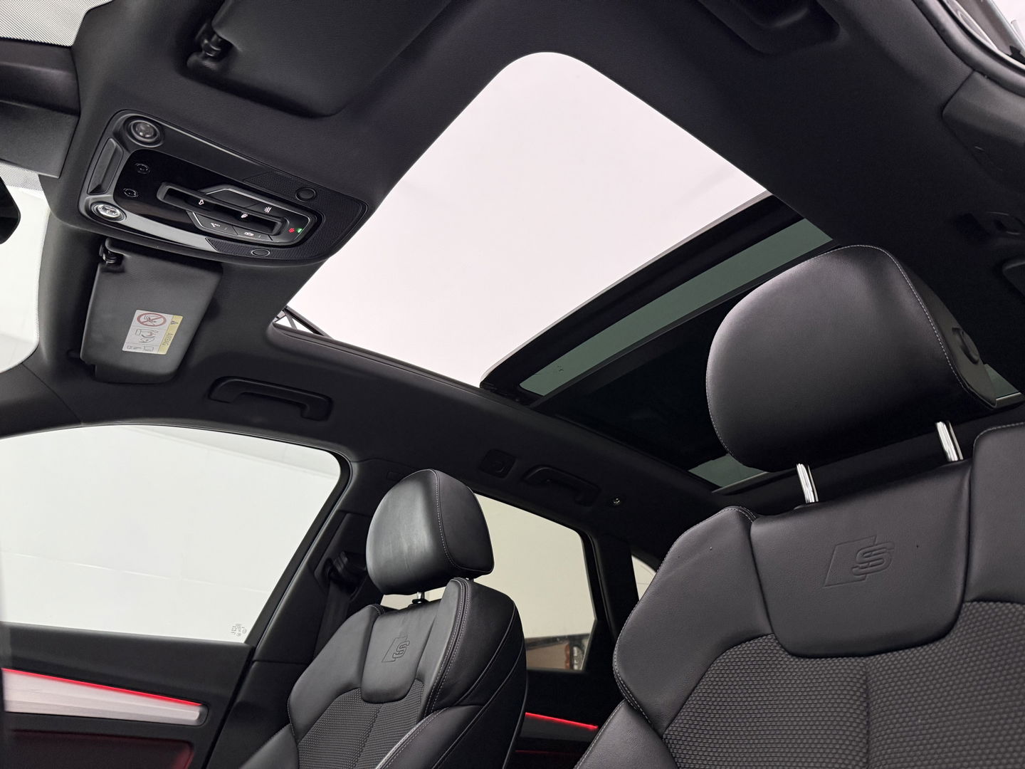 Audi Q5 50 TFSI e Quattro S-line | Pano | Luchtvering | Memory | Sfeerverl. | Trekh. | Carplay | Parkeersens. | Keyless | NAP