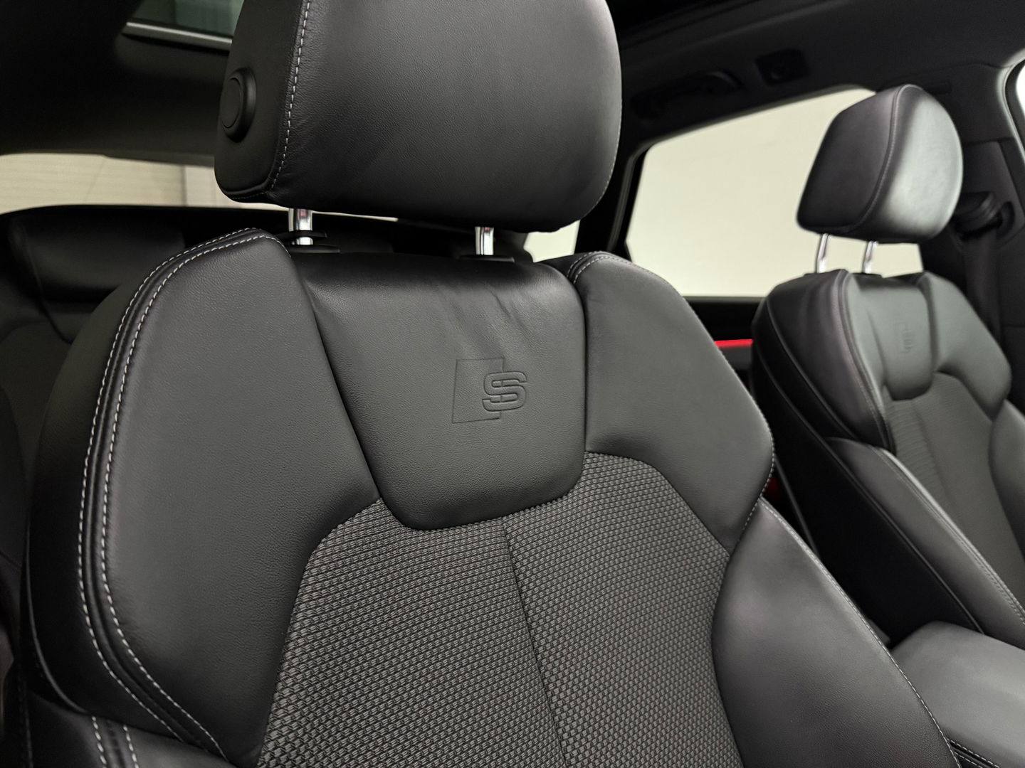 Audi Q5 50 TFSI e Quattro S-line | Pano | Luchtvering | Memory | Sfeerverl. | Trekh. | Carplay | Parkeersens. | Keyless | NAP