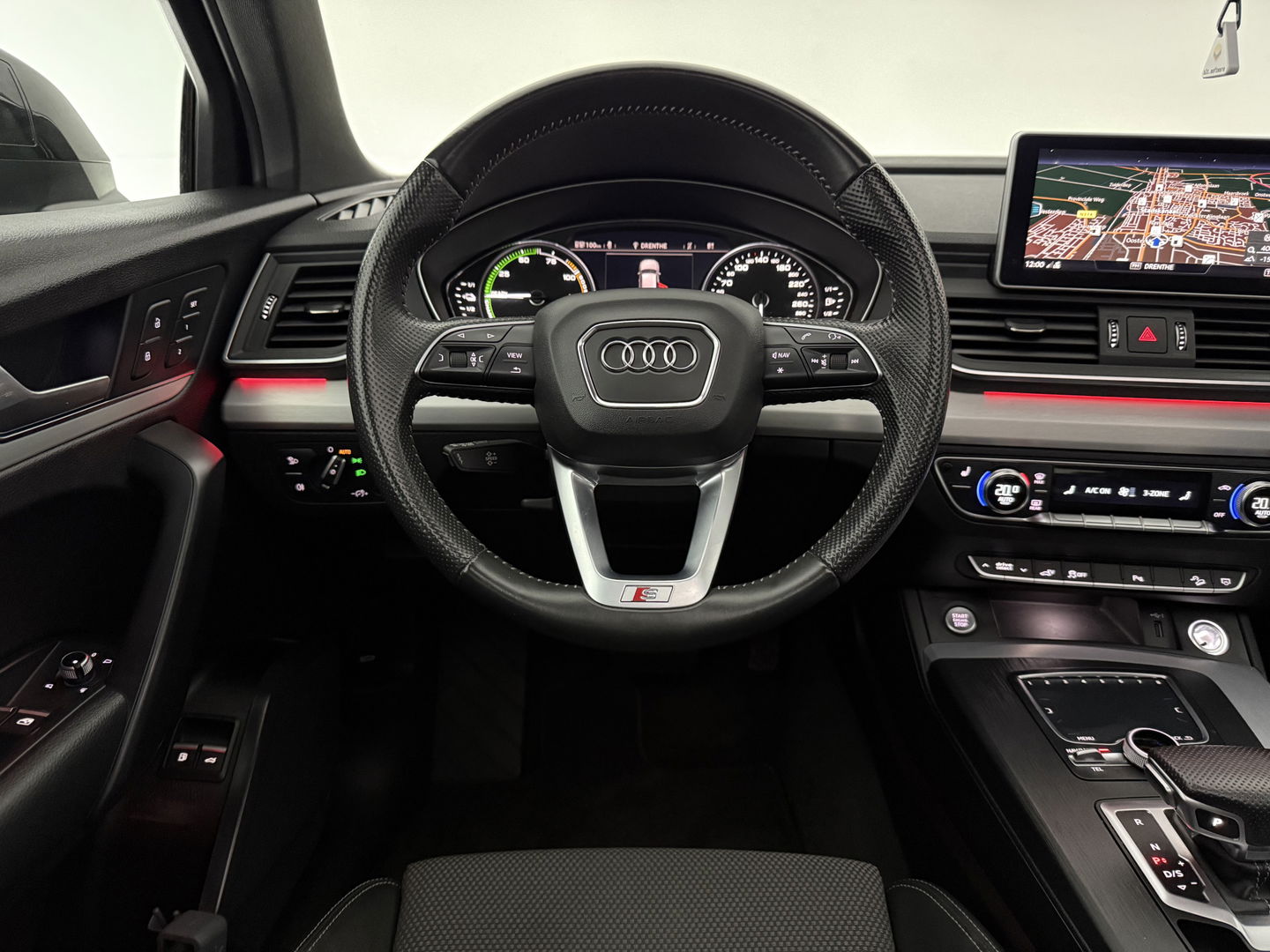 Audi Q5 50 TFSI e Quattro S-line | Pano | Luchtvering | Memory | Sfeerverl. | Trekh. | Carplay | Parkeersens. | Keyless | NAP