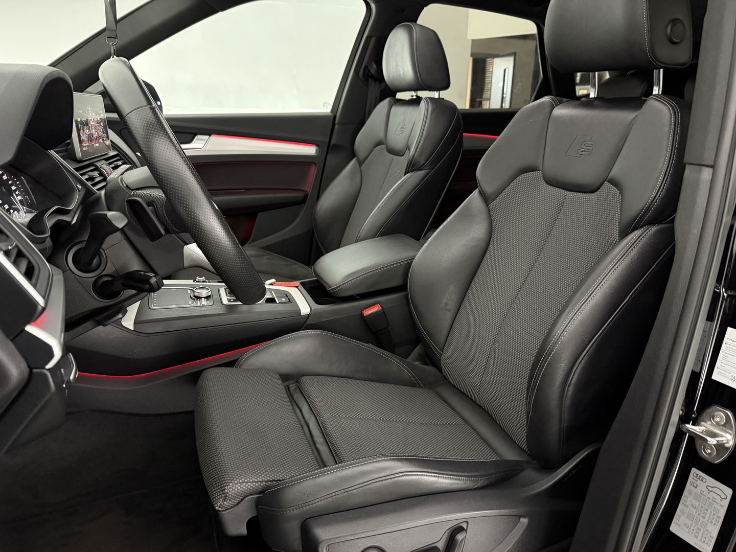 Audi Q5 50 TFSI e Quattro S-line | Pano | Luchtvering | Memory | Sfeerverl. | Trekh. | Carplay | Parkeersens. | Keyless | NAP