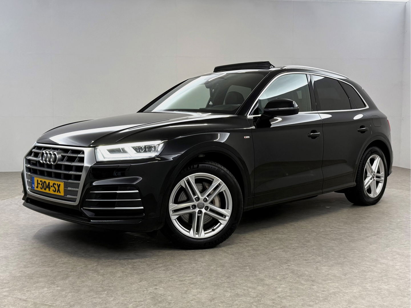 Audi Q5 50 TFSI e Quattro S-line | Pano | Luchtvering | Memory | Sfeerverl. | Trekh. | Carplay | Parkeersens. | Keyless | NAP