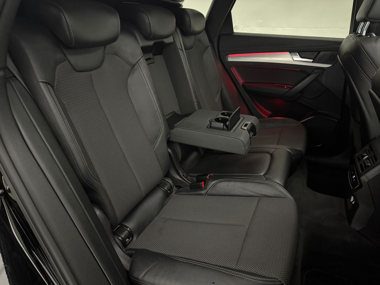 Audi Q5 50 TFSI e Quattro S-line | Pano | Luchtvering | Memory | Sfeerverl. | Trekh. | Carplay | Parkeersens. | Keyless | NAP