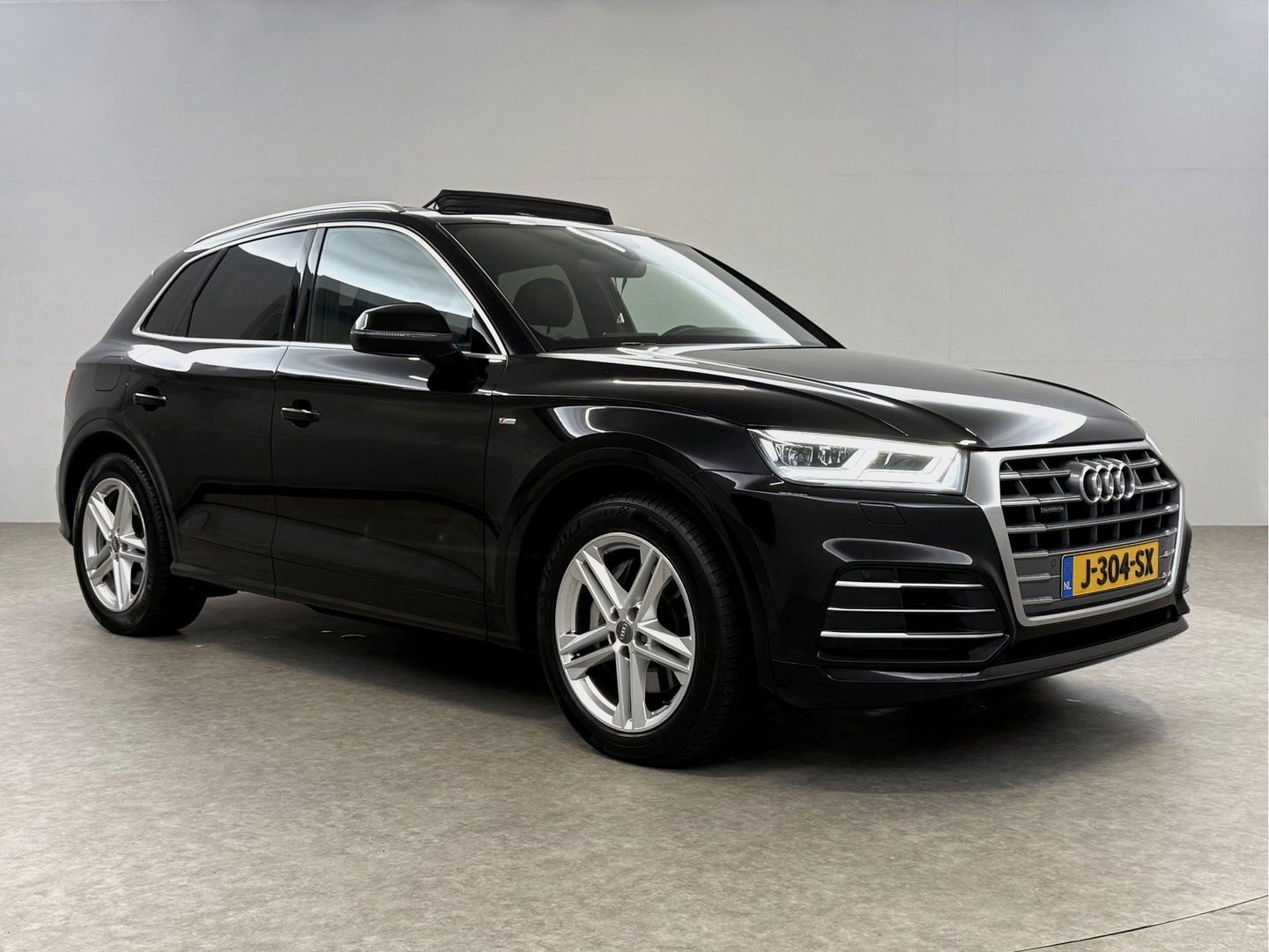 Audi Q5 50 TFSI e Quattro S-line | Pano | Luchtvering | Memory | Sfeerverl. | Trekh. | Carplay | Parkeersens. | Keyless | NAP