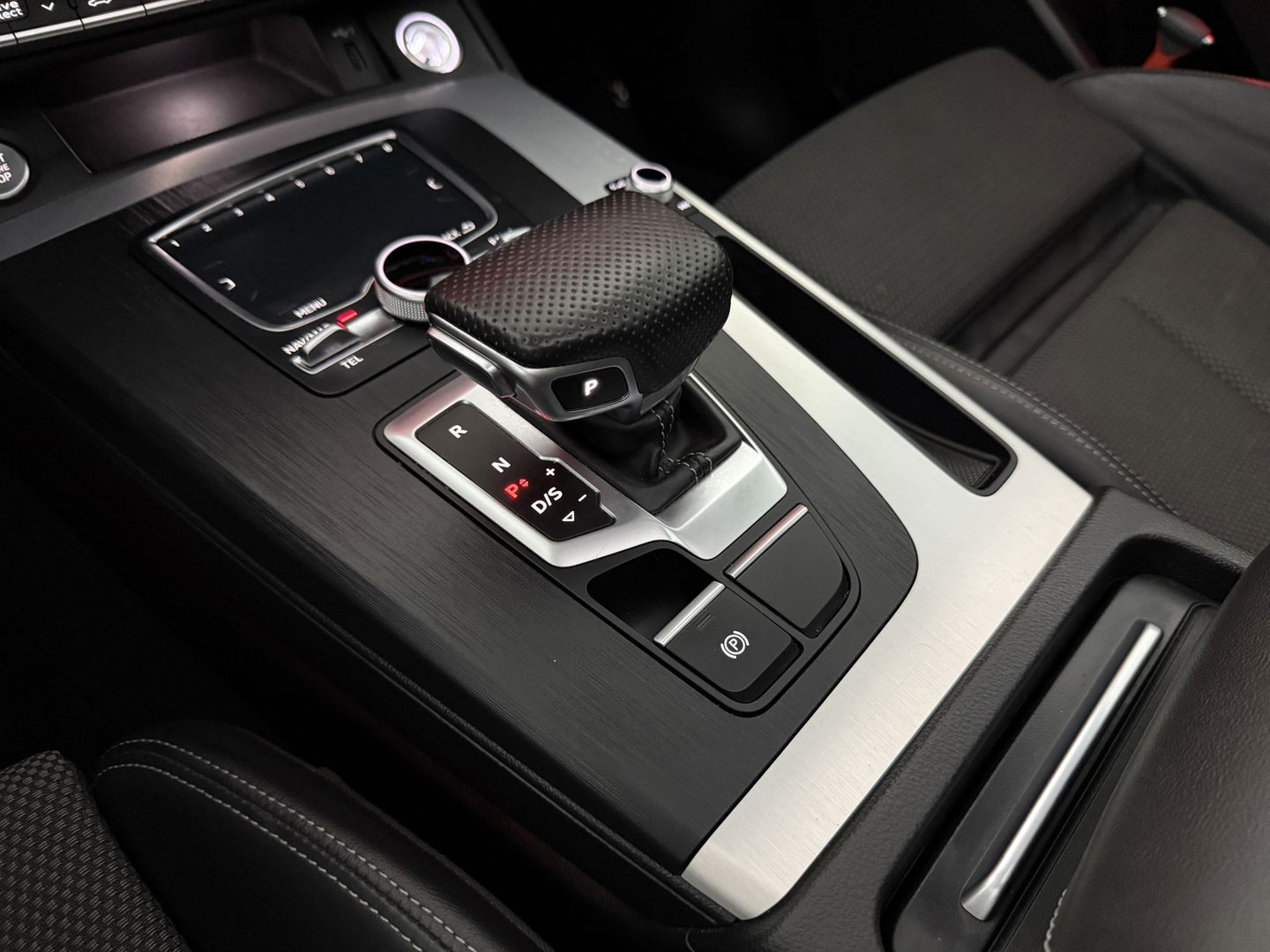 Audi Q5 50 TFSI e Quattro S-line | Pano | Luchtvering | Memory | Sfeerverl. | Trekh. | Carplay | Parkeersens. | Keyless | NAP