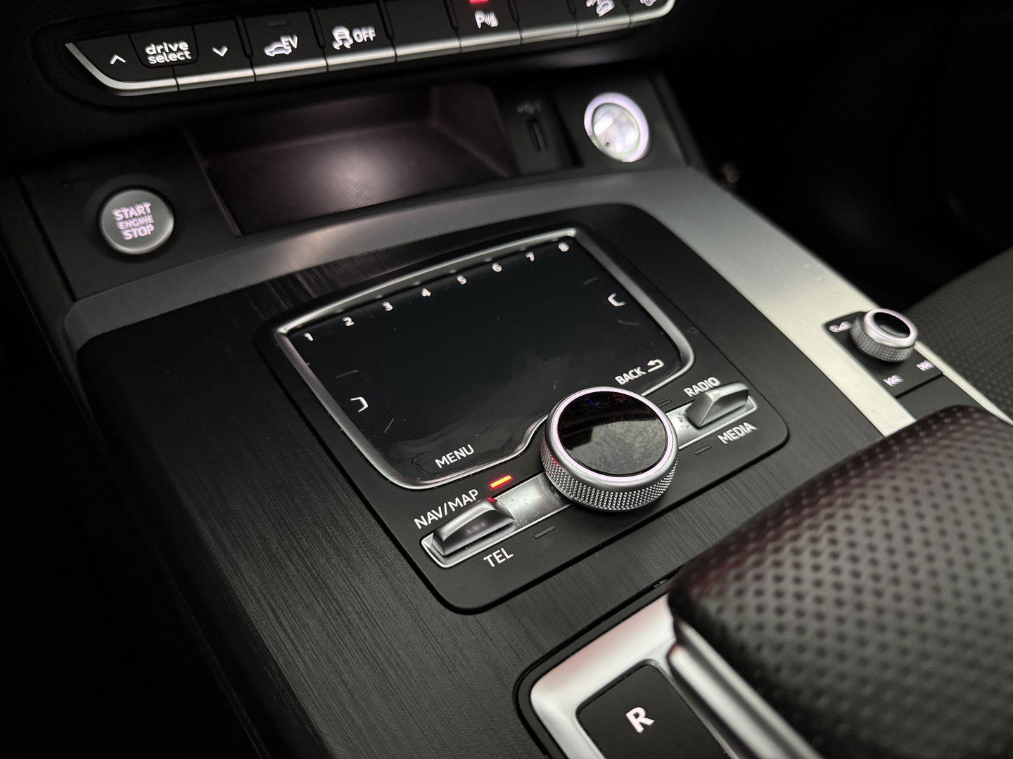 Audi Q5 50 TFSI e Quattro S-line | Pano | Luchtvering | Memory | Sfeerverl. | Trekh. | Carplay | Parkeersens. | Keyless | NAP