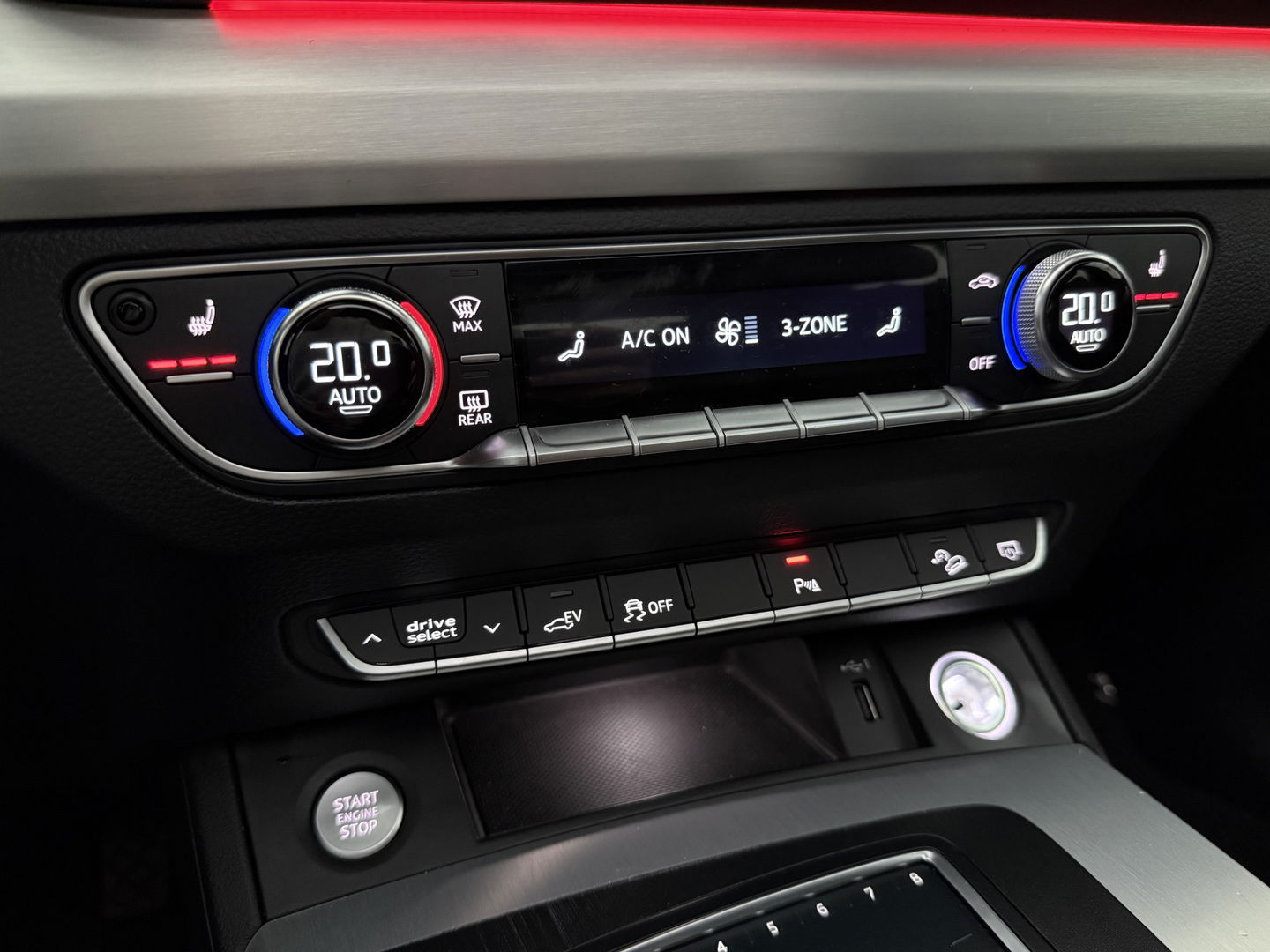 Audi Q5 50 TFSI e Quattro S-line | Pano | Luchtvering | Memory | Sfeerverl. | Trekh. | Carplay | Parkeersens. | Keyless | NAP