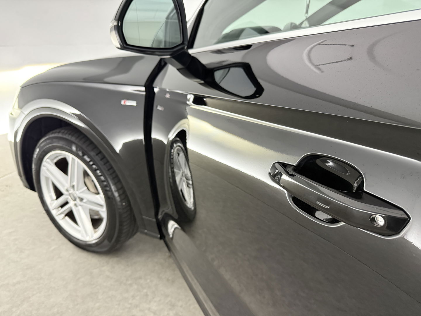 Audi Q5 50 TFSI e Quattro S-line | Pano | Luchtvering | Memory | Sfeerverl. | Trekh. | Carplay | Parkeersens. | Keyless | NAP