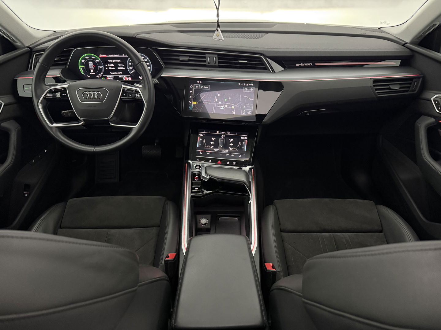 Audi e-tron 50 Quattro Business edition Plus 71 kWh | SOH 92% | Pano | Memory | Virtual | Sfeer | Camera | Carplay | Stoelverw. | Keyless | NAP
