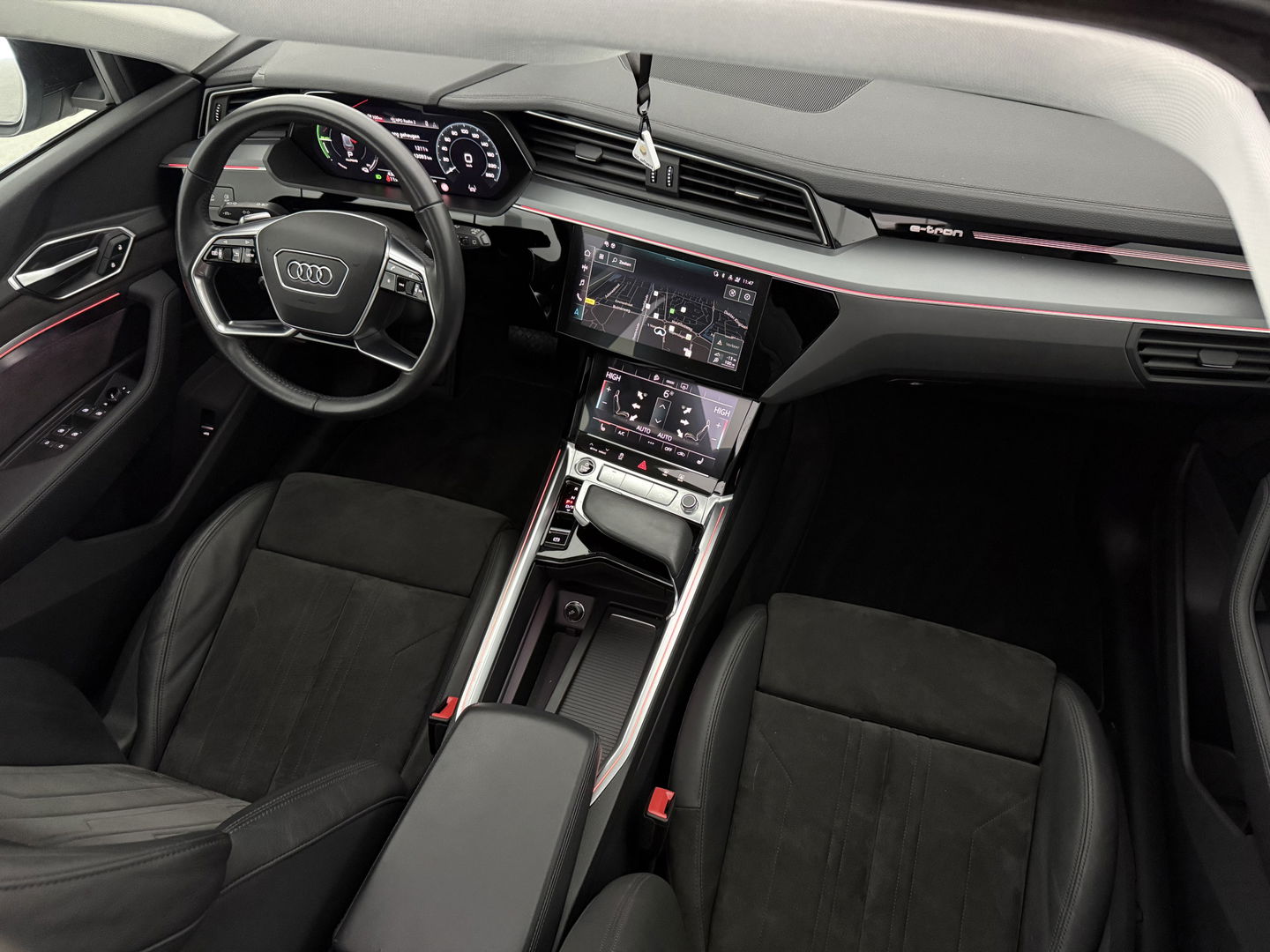 Audi e-tron 50 Quattro Business edition Plus 71 kWh | SOH 92% | Pano | Memory | Virtual | Sfeer | Camera | Carplay | Stoelverw. | Keyless | NAP