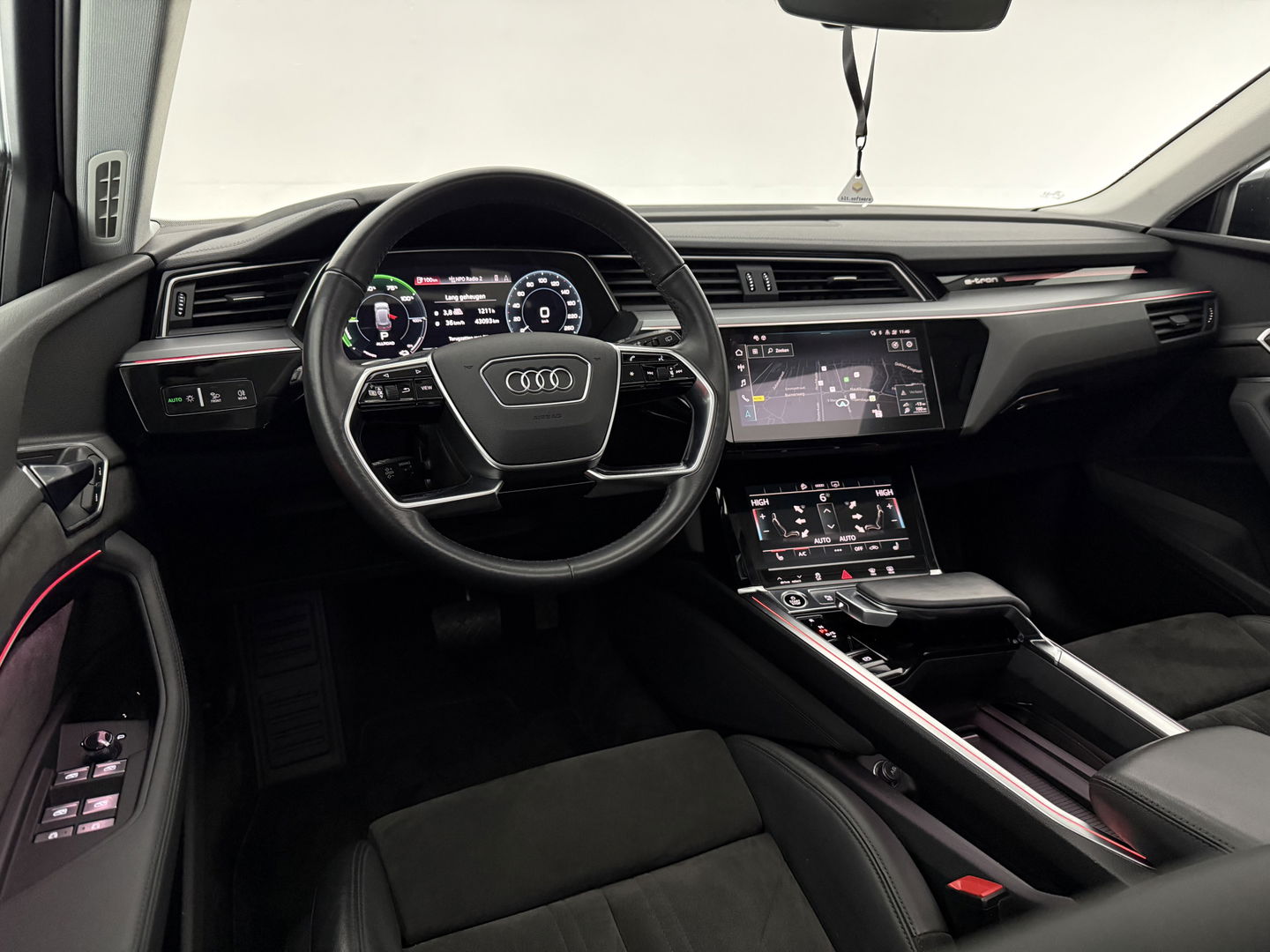 Audi e-tron 50 Quattro Business edition Plus 71 kWh | SOH 92% | Pano | Memory | Virtual | Sfeer | Camera | Carplay | Stoelverw. | Keyless | NAP