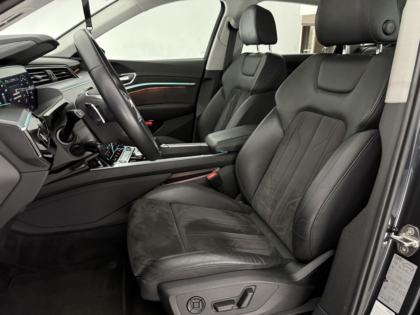 Audi e-tron 50 Quattro Business edition Plus 71 kWh | SOH 92% | Pano | Memory | Virtual | Sfeer | Camera | Carplay | Stoelverw. | Keyless | NAP