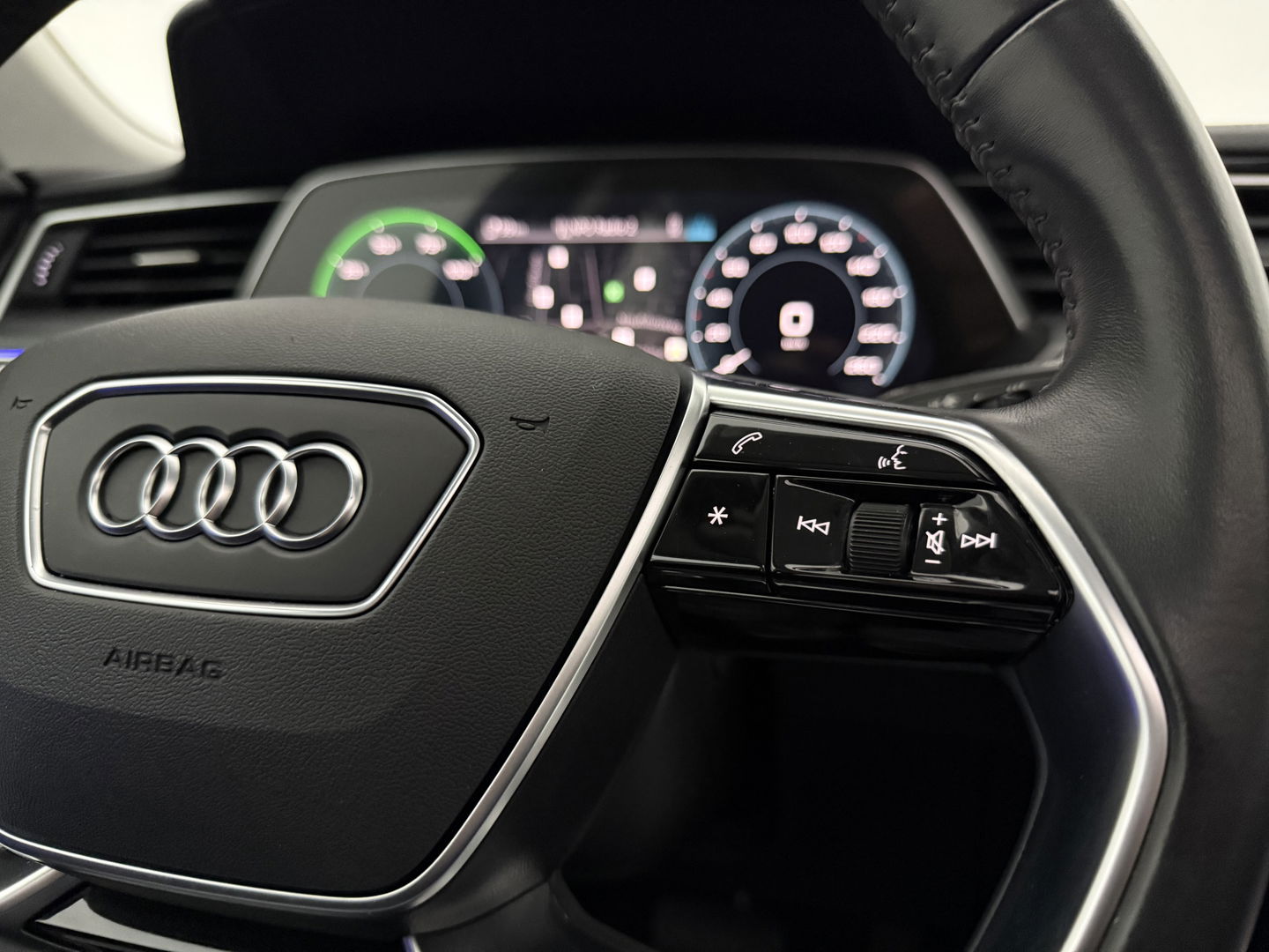 Audi e-tron 50 Quattro Business edition Plus 71 kWh | SOH 92% | Pano | Memory | Virtual | Sfeer | Camera | Carplay | Stoelverw. | Keyless | NAP