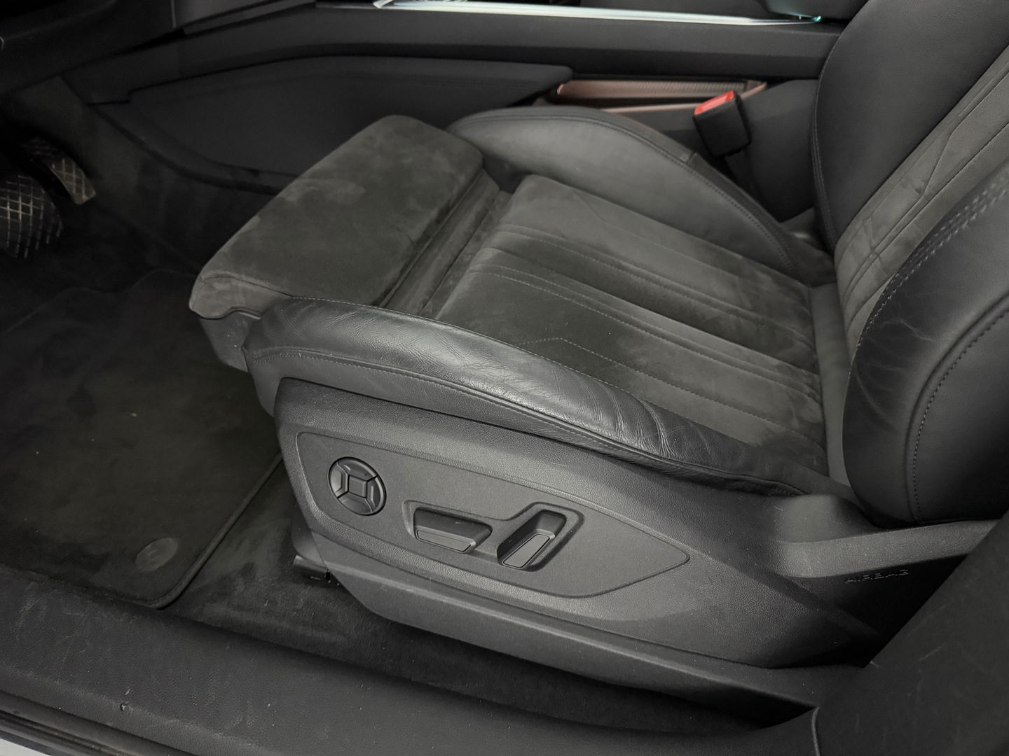 Audi e-tron 50 Quattro Business edition Plus 71 kWh | SOH 92% | Pano | Memory | Virtual | Sfeer | Camera | Carplay | Stoelverw. | Keyless | NAP