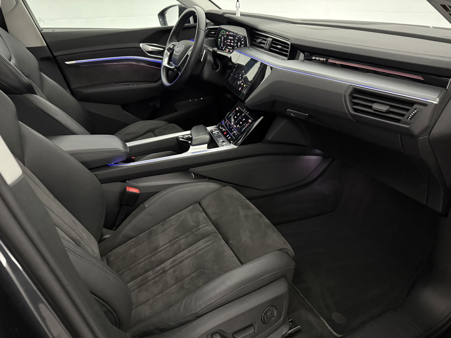 Audi e-tron 50 Quattro Business edition Plus 71 kWh | SOH 92% | Pano | Memory | Virtual | Sfeer | Camera | Carplay | Stoelverw. | Keyless | NAP