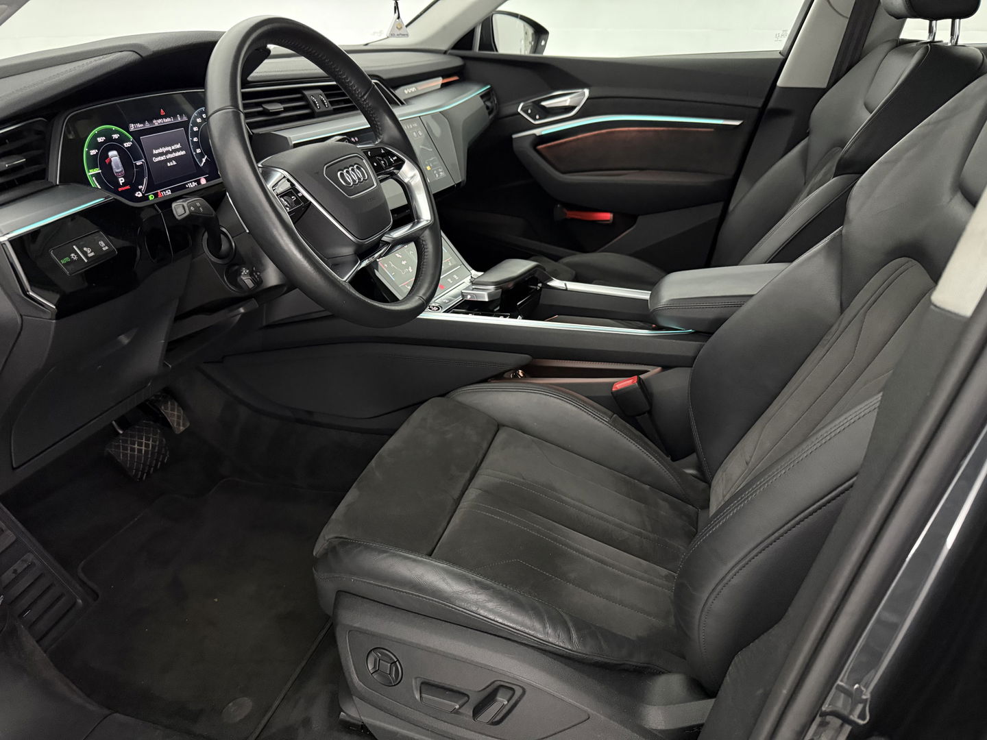 Audi e-tron 50 Quattro Business edition Plus 71 kWh | SOH 92% | Pano | Memory | Virtual | Sfeer | Camera | Carplay | Stoelverw. | Keyless | NAP