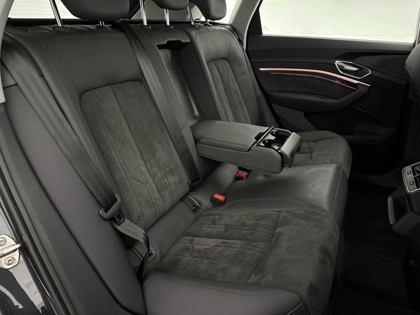 Audi e-tron 50 Quattro Business edition Plus 71 kWh | SOH 92% | Pano | Memory | Virtual | Sfeer | Camera | Carplay | Stoelverw. | Keyless | NAP