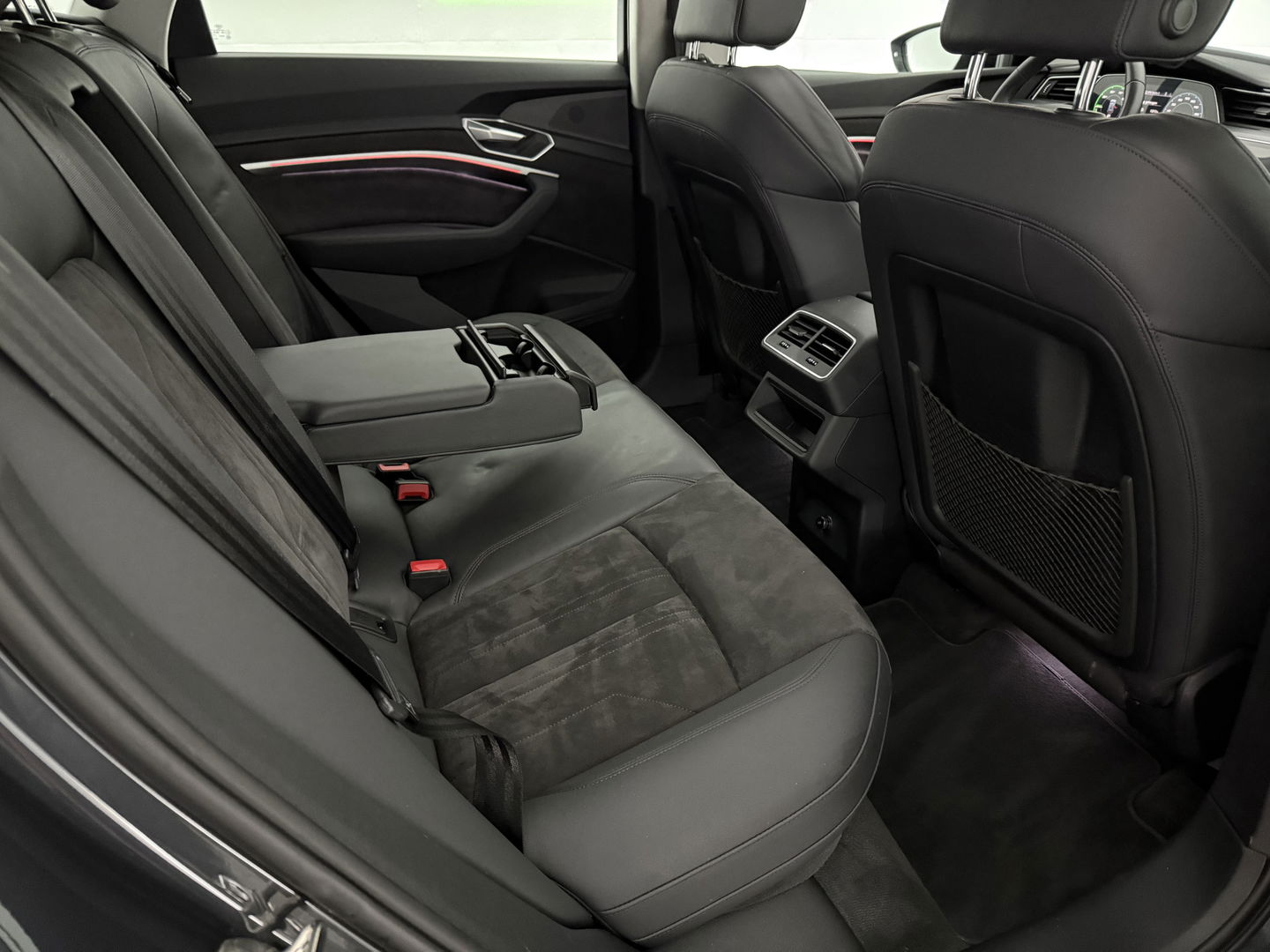 Audi e-tron 50 Quattro Business edition Plus 71 kWh | SOH 92% | Pano | Memory | Virtual | Sfeer | Camera | Carplay | Stoelverw. | Keyless | NAP