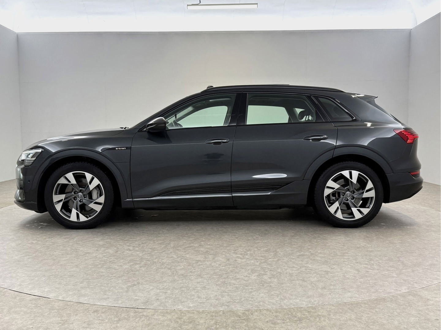 Audi e-tron 50 Quattro Business edition Plus 71 kWh | SOH 92% | Pano | Memory | Virtual | Sfeer | Camera | Carplay | Stoelverw. | Keyless | NAP
