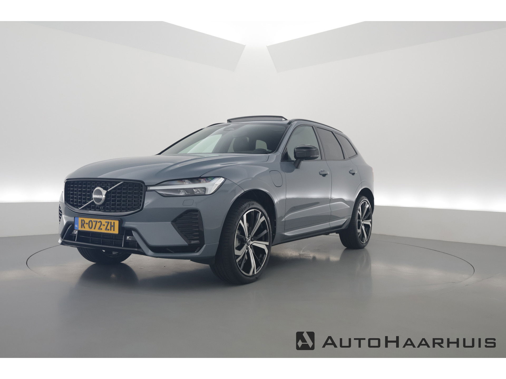 Volvo XC60 T6 Plug-in hybrid R-Design | Pano | Elek. Trekhaak | H&K | Pilot Assist | CarPlay | Navi | Stoel- Stuurverw.