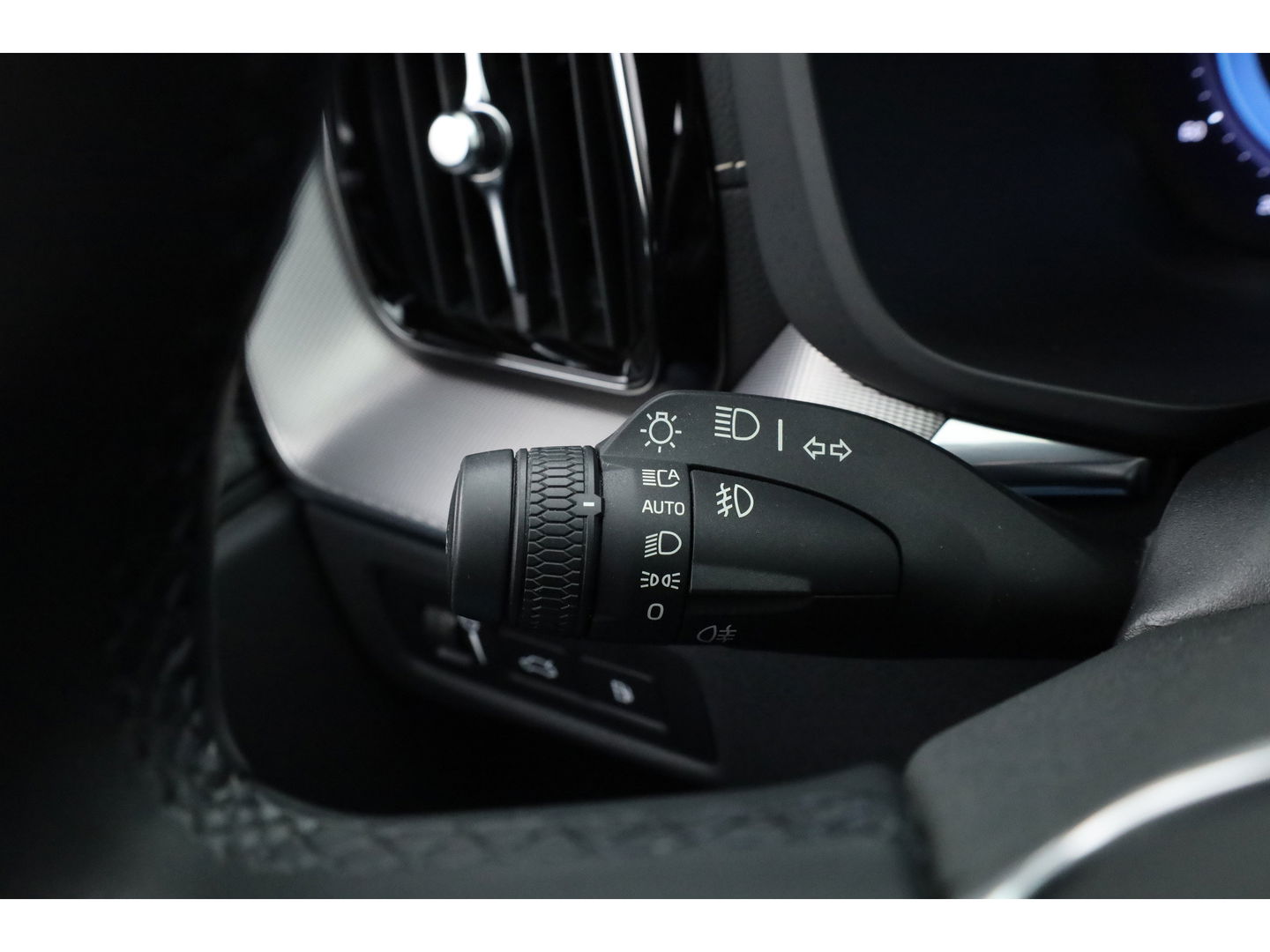 Volvo XC60 T6 Plug-in hybrid R-Design | Pano | Elek. Trekhaak | H&K | Pilot Assist | CarPlay | Navi | Stoel- Stuurverw.