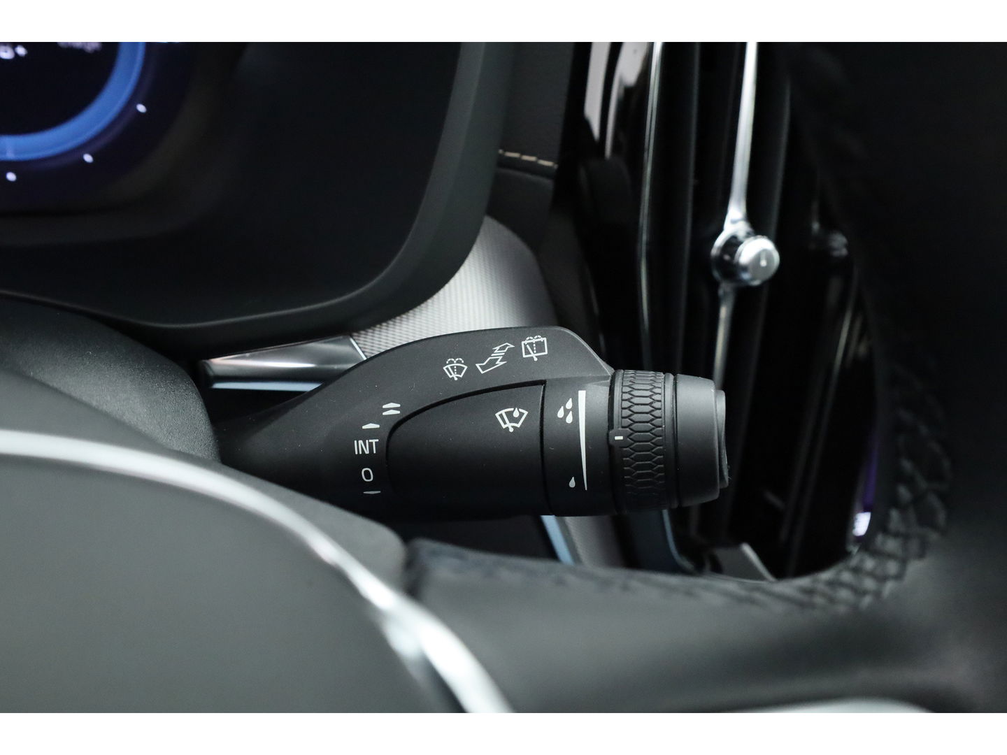 Volvo XC60 T6 Plug-in hybrid R-Design | Pano | Elek. Trekhaak | H&K | Pilot Assist | CarPlay | Navi | Stoel- Stuurverw.