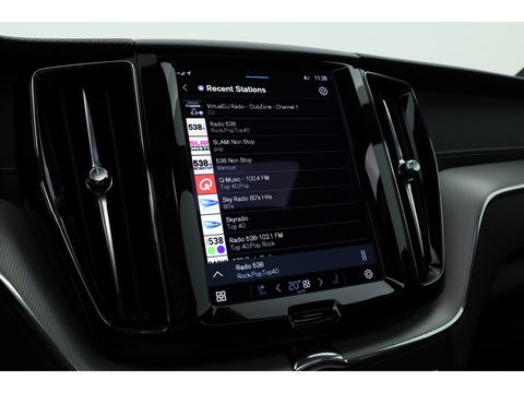 Volvo XC60 T6 Plug-in hybrid R-Design | Pano | Elek. Trekhaak | H&K | Pilot Assist | CarPlay | Navi | Stoel- Stuurverw.