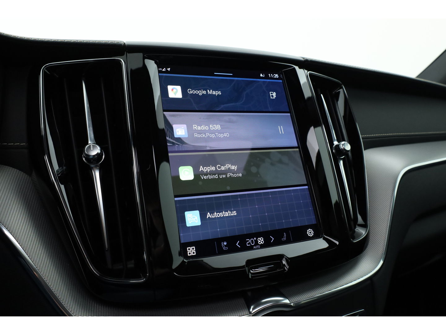 Volvo XC60 T6 Plug-in hybrid R-Design | Pano | Elek. Trekhaak | H&K | Pilot Assist | CarPlay | Navi | Stoel- Stuurverw.