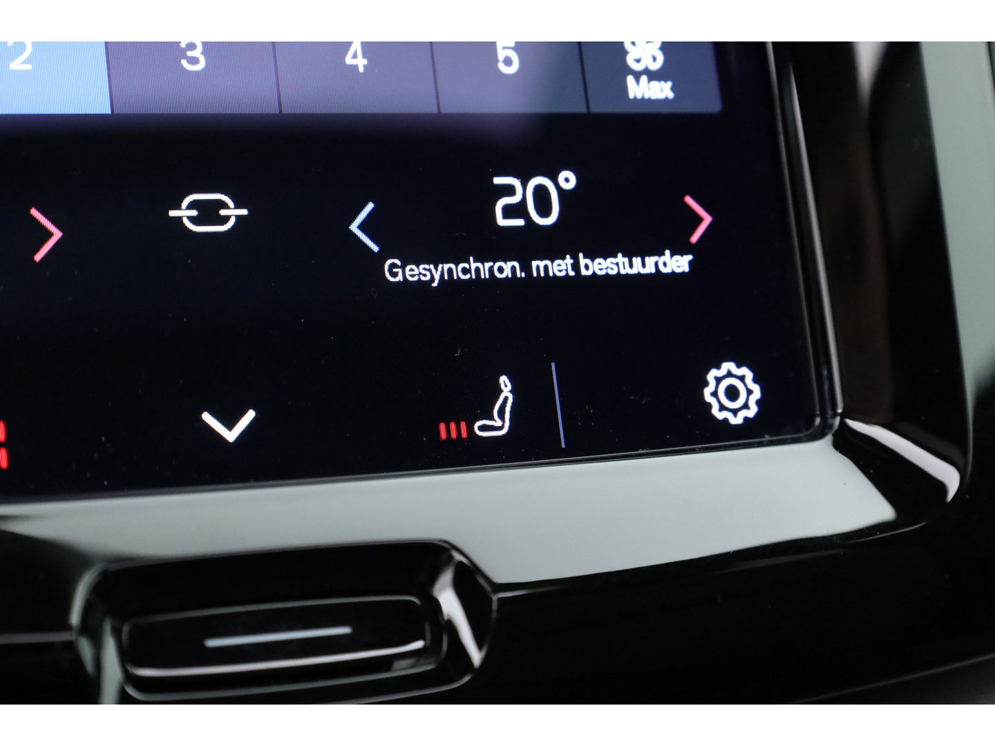 Volvo XC60 T6 Plug-in hybrid R-Design | Pano | Elek. Trekhaak | H&K | Pilot Assist | CarPlay | Navi | Stoel- Stuurverw.