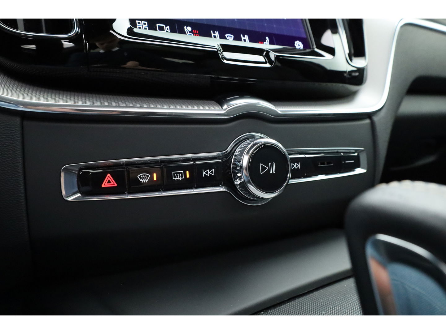 Volvo XC60 T6 Plug-in hybrid R-Design | Pano | Elek. Trekhaak | H&K | Pilot Assist | CarPlay | Navi | Stoel- Stuurverw.