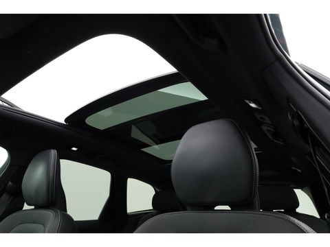 Volvo XC60 T6 Plug-in hybrid R-Design | Pano | Elek. Trekhaak | H&K | Pilot Assist | CarPlay | Navi | Stoel- Stuurverw.