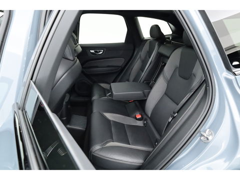 Volvo XC60 T6 Plug-in hybrid R-Design | Pano | Elek. Trekhaak | H&K | Pilot Assist | CarPlay | Navi | Stoel- Stuurverw.