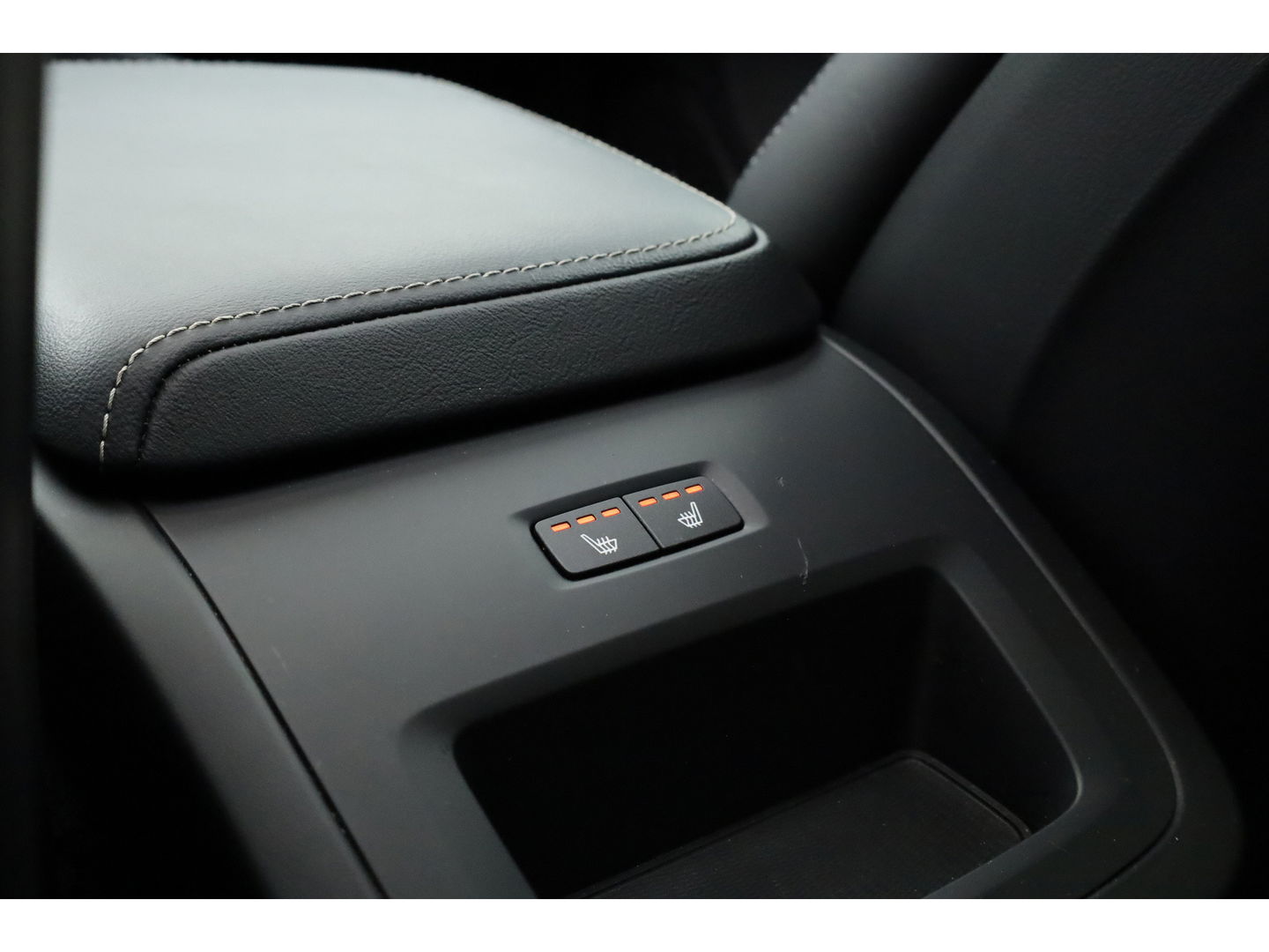 Volvo XC60 T6 Plug-in hybrid R-Design | Pano | Elek. Trekhaak | H&K | Pilot Assist | CarPlay | Navi | Stoel- Stuurverw.