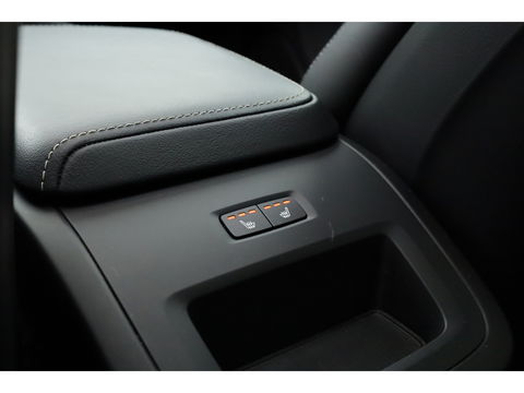 Volvo XC60 T6 Plug-in hybrid R-Design | Pano | Elek. Trekhaak | H&K | Pilot Assist | CarPlay | Navi | Stoel- Stuurverw.