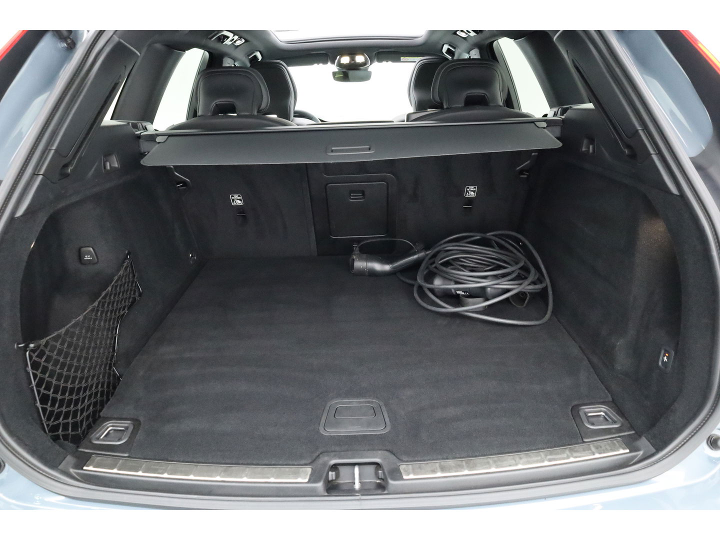 Volvo XC60 T6 Plug-in hybrid R-Design | Pano | Elek. Trekhaak | H&K | Pilot Assist | CarPlay | Navi | Stoel- Stuurverw.