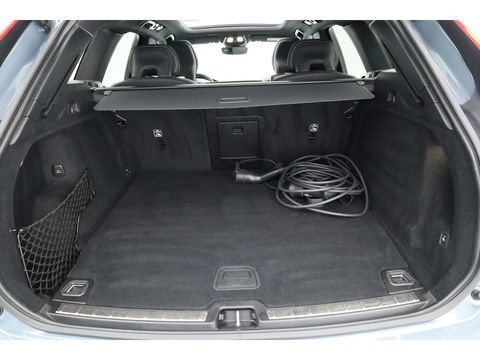 Volvo XC60 T6 Plug-in hybrid R-Design | Pano | Elek. Trekhaak | H&K | Pilot Assist | CarPlay | Navi | Stoel- Stuurverw.