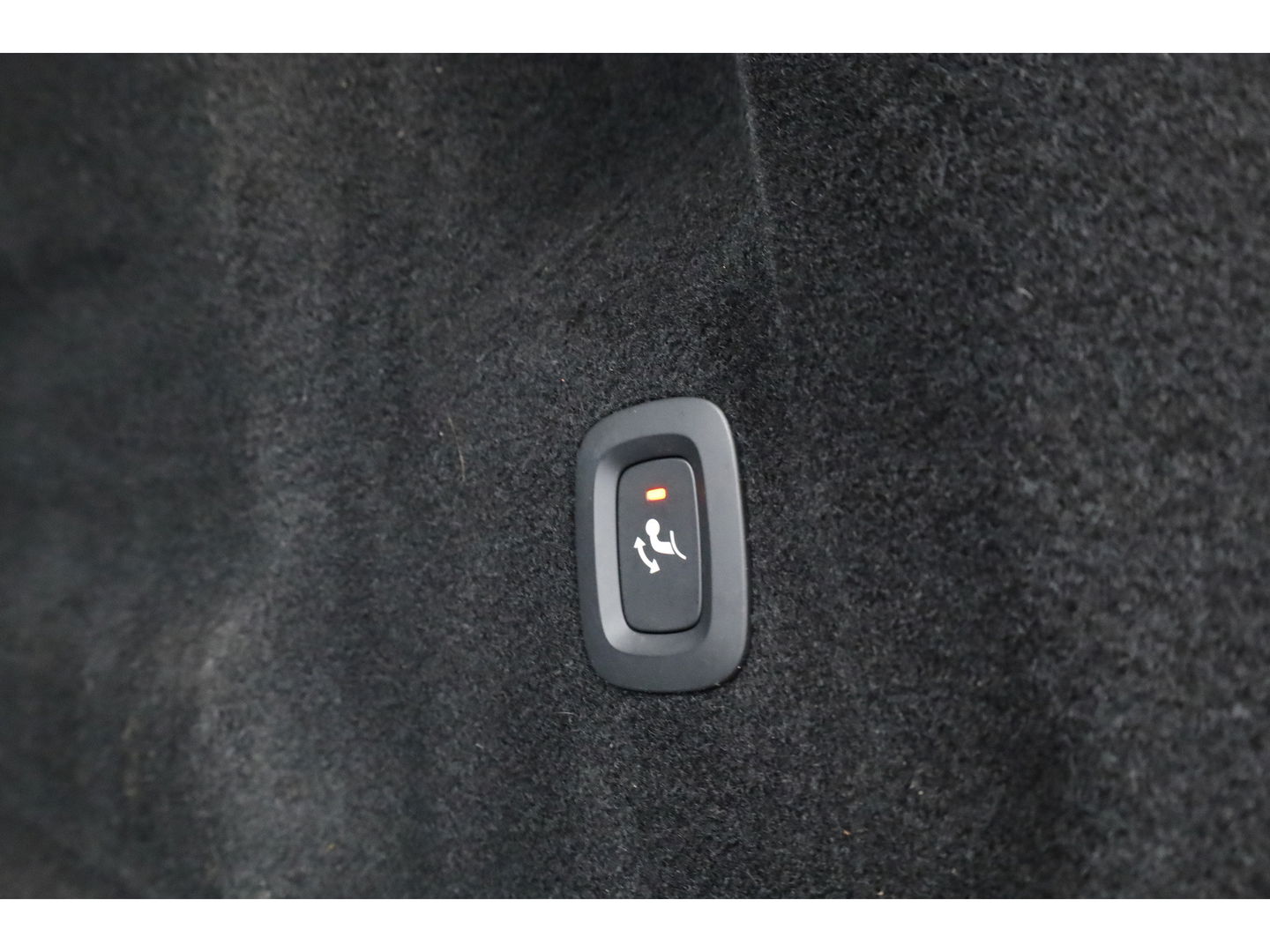 Volvo XC60 T6 Plug-in hybrid R-Design | Pano | Elek. Trekhaak | H&K | Pilot Assist | CarPlay | Navi | Stoel- Stuurverw.